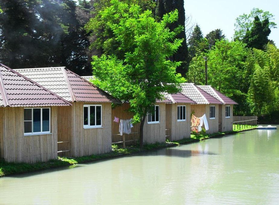 بيزوندا Ostrov Park-Hotel المظهر الخارجي الصورة