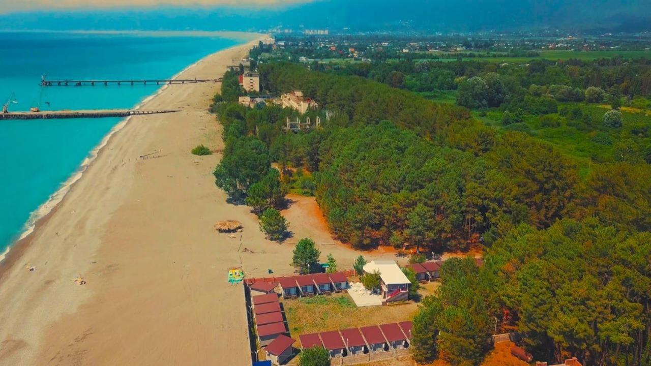 بيزوندا Ostrov Park-Hotel المظهر الخارجي الصورة